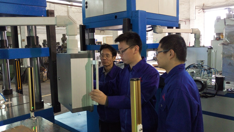 全自動(dòng)上下料液壓機(jī)生產(chǎn)線